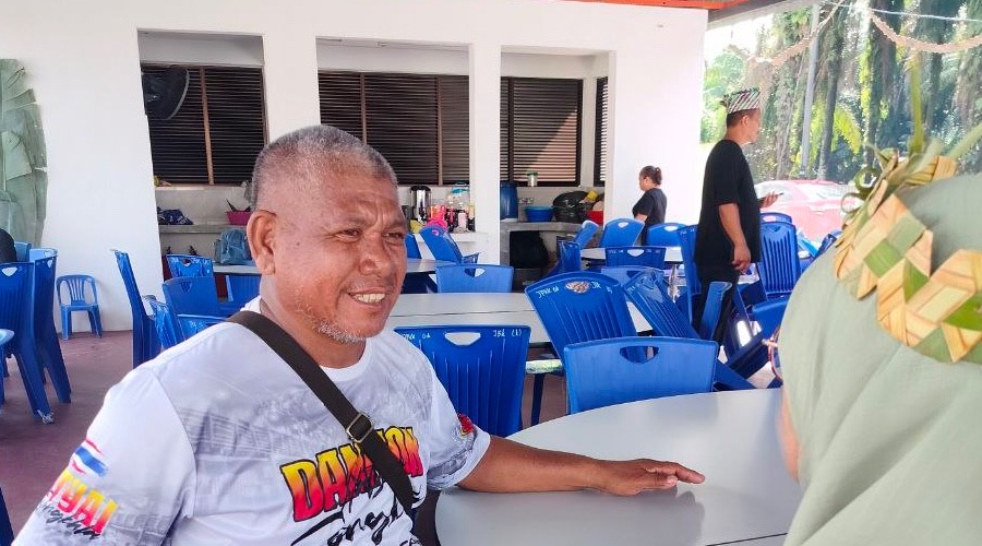 Encik Karim, 58 tahun