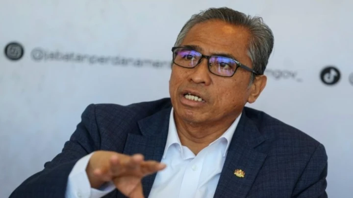 azam beri keterangan pemilikan saham