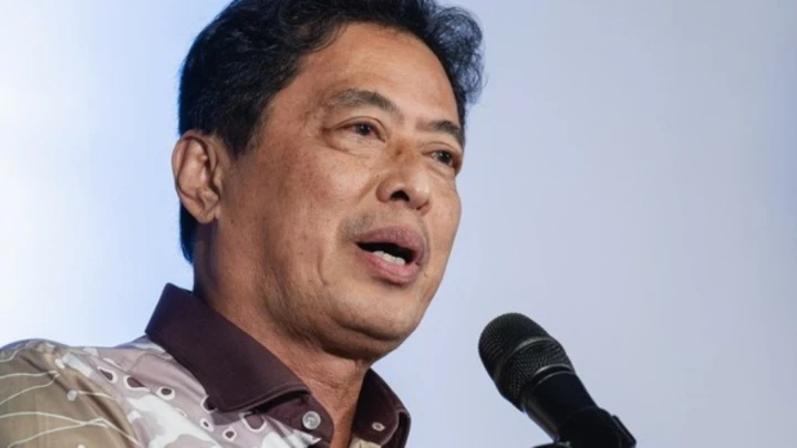 pemilikan saham azam baki