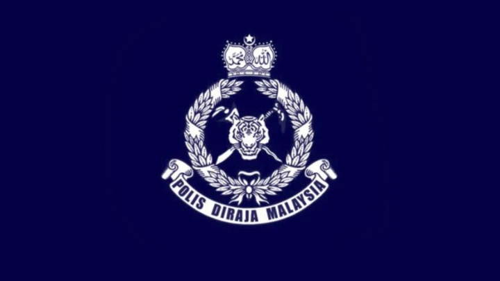 Pacuan Empat Roda Langgar Motosikal