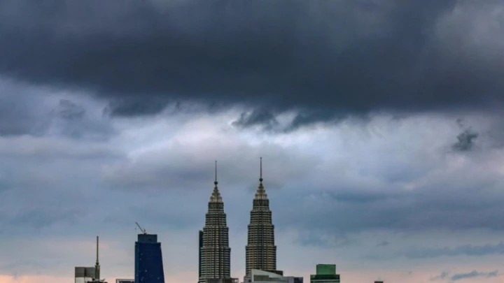 Hujan Lebat Hingga Malam