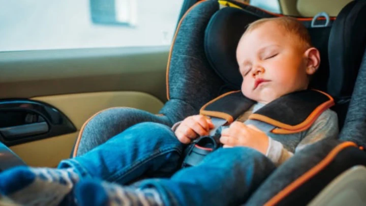 bayi tidur kereta