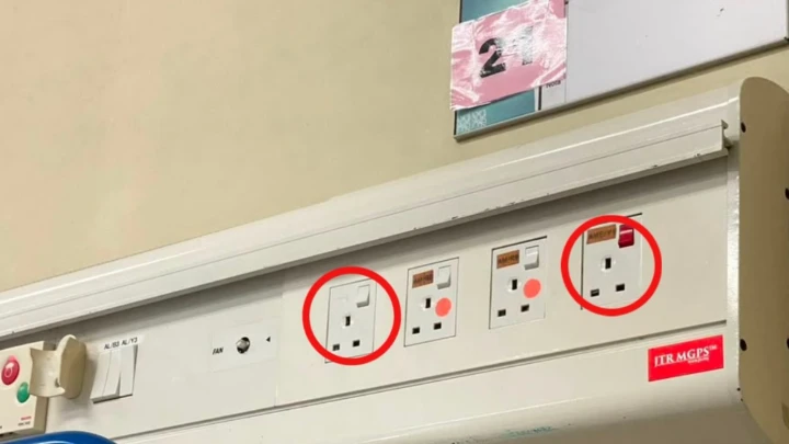 Beza 'plug' merah putih hospital