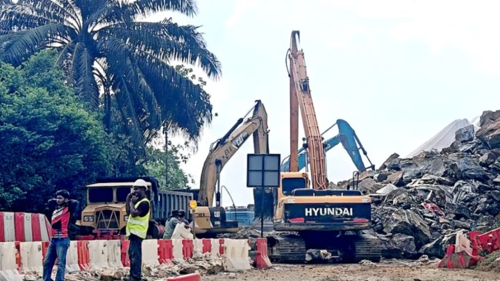 Letupan Luar Jangka Tutup Jalan