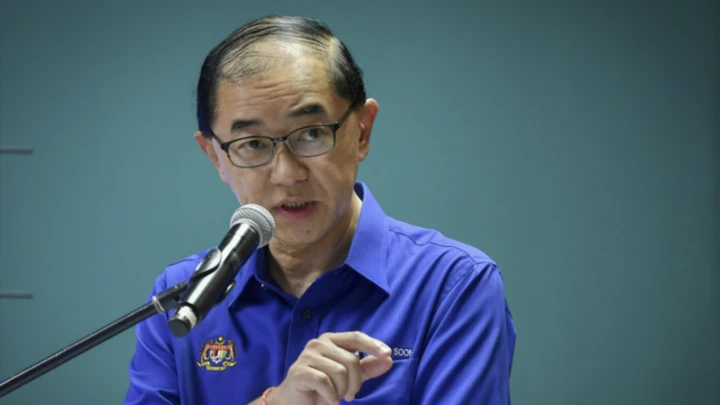 Pasang Bendera Terbalik