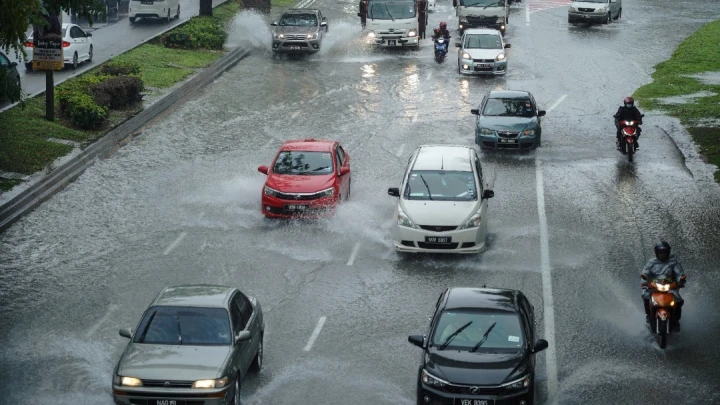 PANDUAN KERETA HUJAN