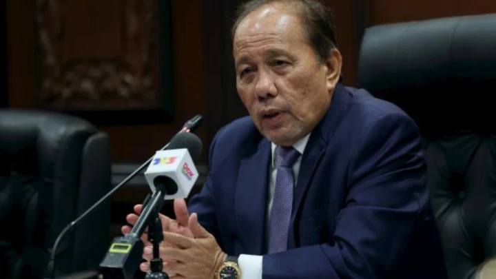 Tindakan menamatkan keahlian Exco