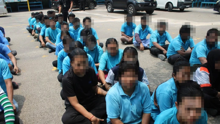 Imigresen Tahan 77 Pendatang