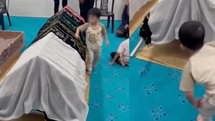 Anak Bermain Dengan Ibu