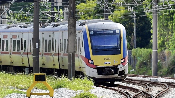 Tingkap Tren Komuter Utara Pecah